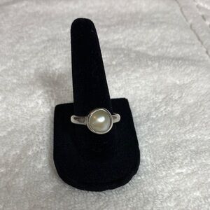 Elegant Silver Pearl Ring